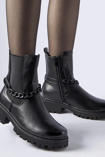 Schwarze gefütterte...