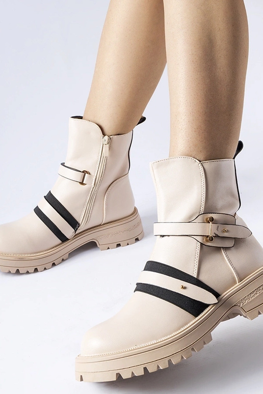 Beige isolierte Stiefel Laderoute