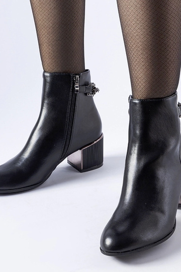 Sorte ankelstøvler... 2