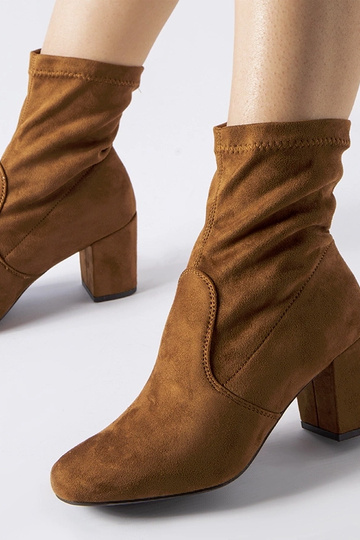 Braune Slip-On-Stiefeletten...