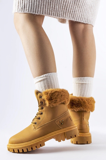 Bottes marron avec fourrure... 2