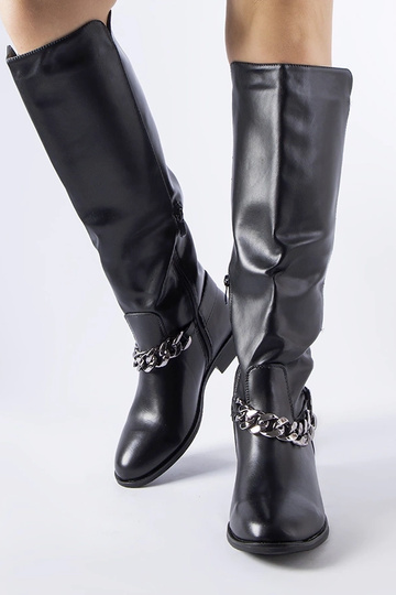 Bottes noires isolées avec... 2