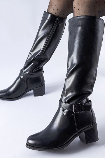 Bottes noires à boucle...