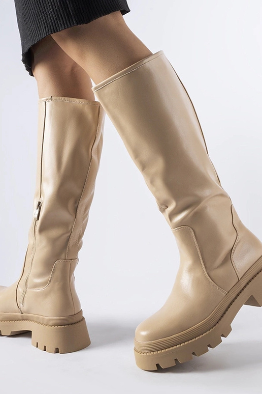 Beige flache klassische Stiefel... Beige flache klassische Stiefel...