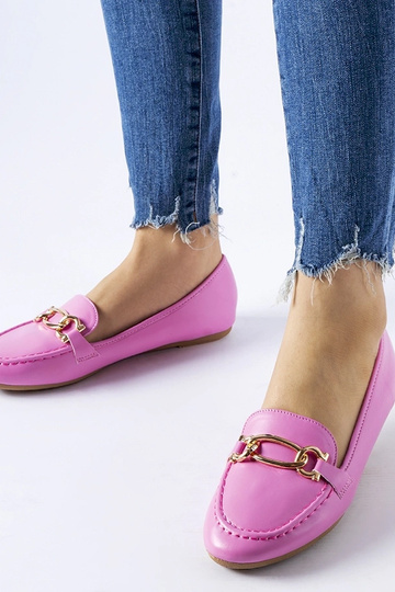 Pink loafers dekoreret med...