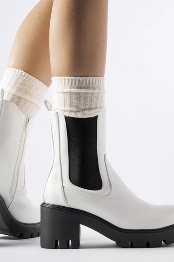 Bottes blanches isolées sur... 2