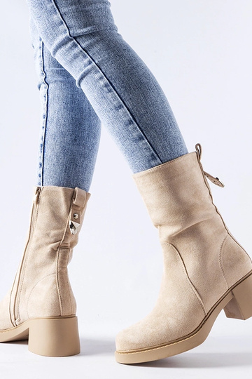 Sandkleurige enkelschoenen... 2