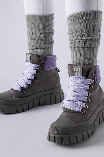 Bottines grises avec des...