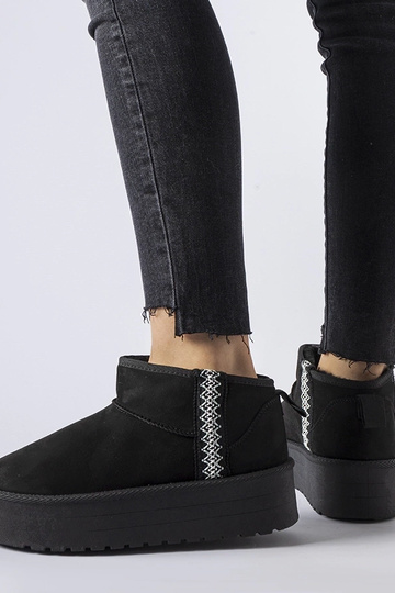 Zwarte sneeuwlaarzen op... 2