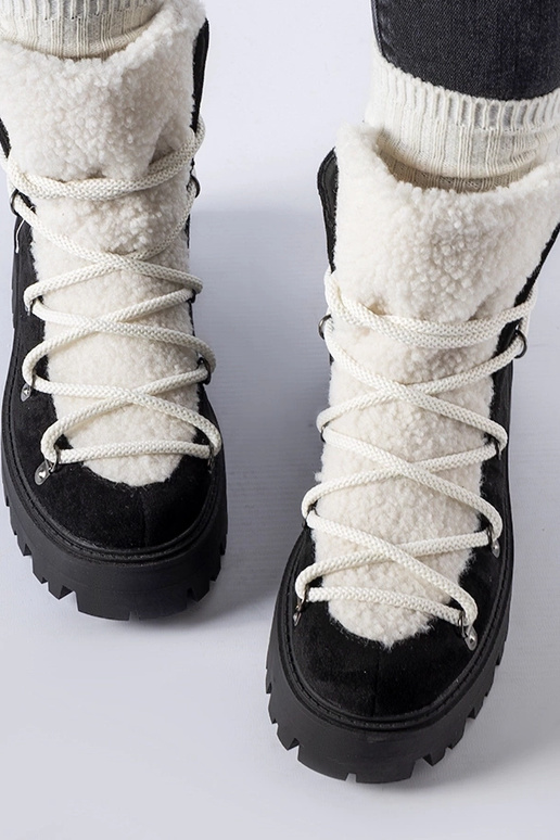 Sorte arbejdere med dekorativ tunge...