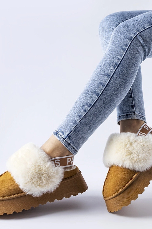 Braune Hausschuhe mit Gummizug und...