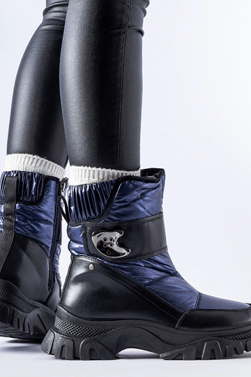 Bottes de neige marines sur...