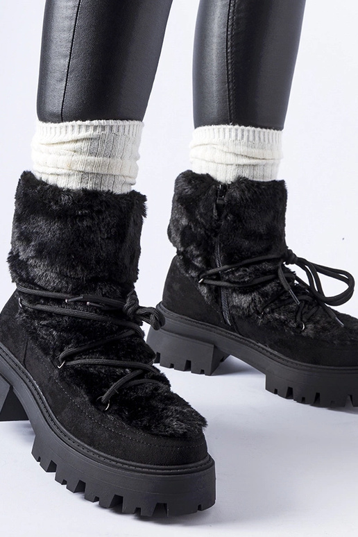 Schwarze Stiefeletten mit dekorativem...