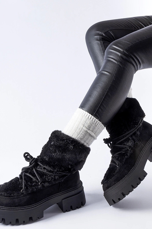 Schwarze Stiefeletten mit dekorativem...