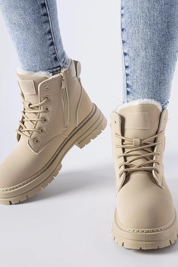 Beige gewatteerde workboots... 2