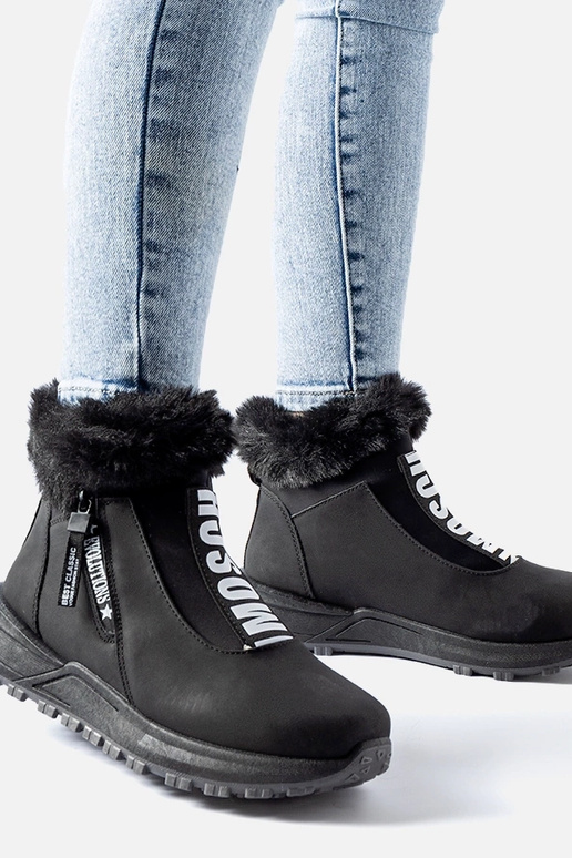 Schwarze isolierte High-Top-Sneaker...