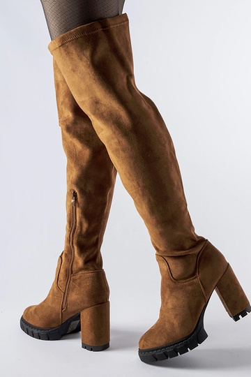 Bottes à talons hauts...