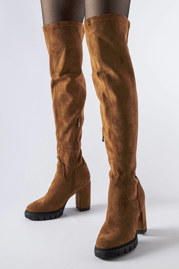 Bottes à talons hauts... 2