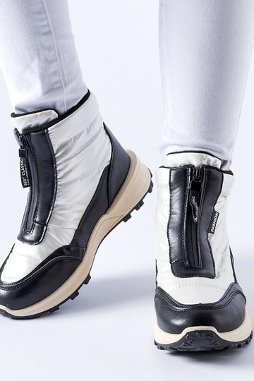 Bottes de neige isolées... 2