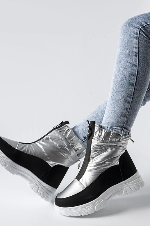 Bottes de neige isolées argentées et...