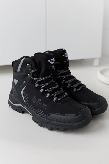 Bottines noires isolées...