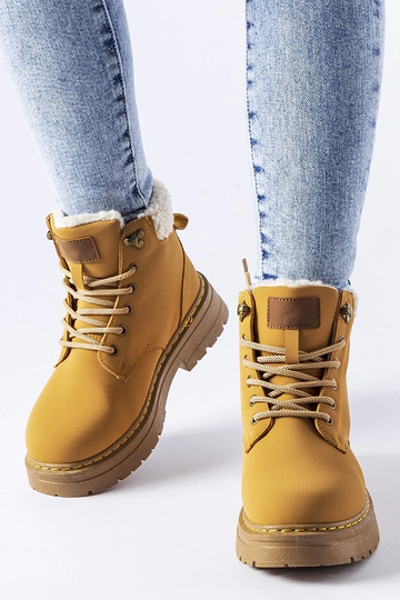 Braune isolierte Arbeiter... 2