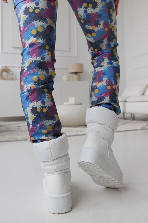 Polk bottes de neige blanches isolées...