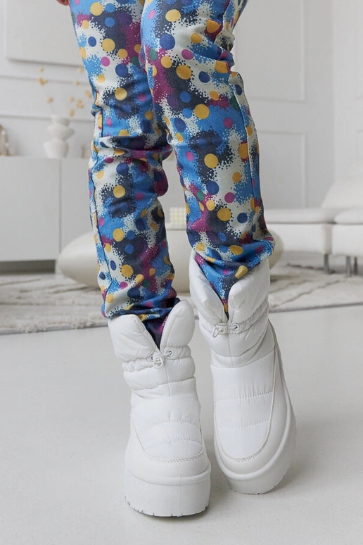 Polk bottes de neige blanches isolées...