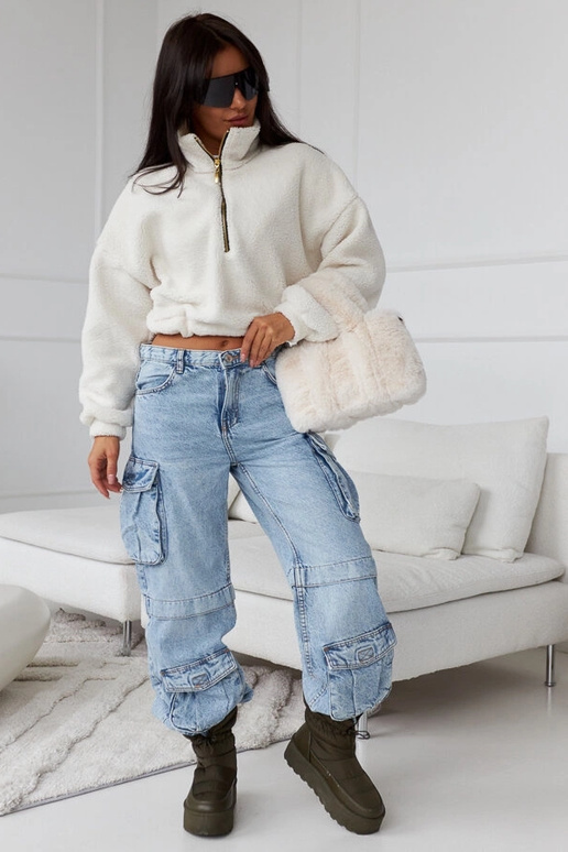 Grüne isolierte Schneestiefel auf der...