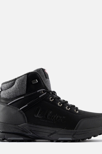 Bottes de randonnée isolées...