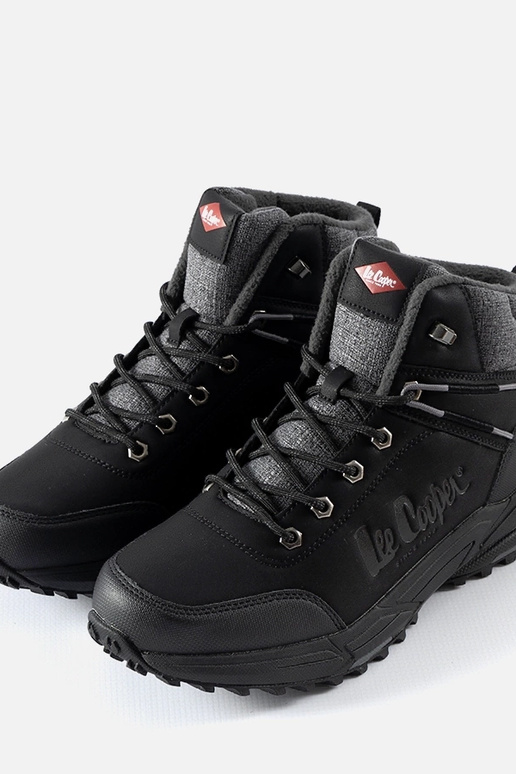 Bottes de randonnée isolées noires... Bottes de randonnée isolées noires...