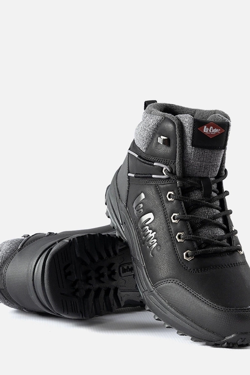 Bottes de randonnée isolées noires... Bottes de randonnée isolées noires...