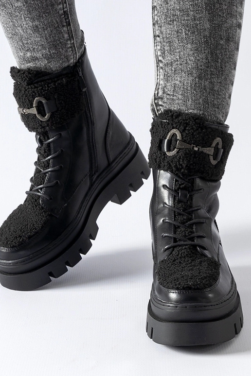 Bottes de travail noires isolées à...