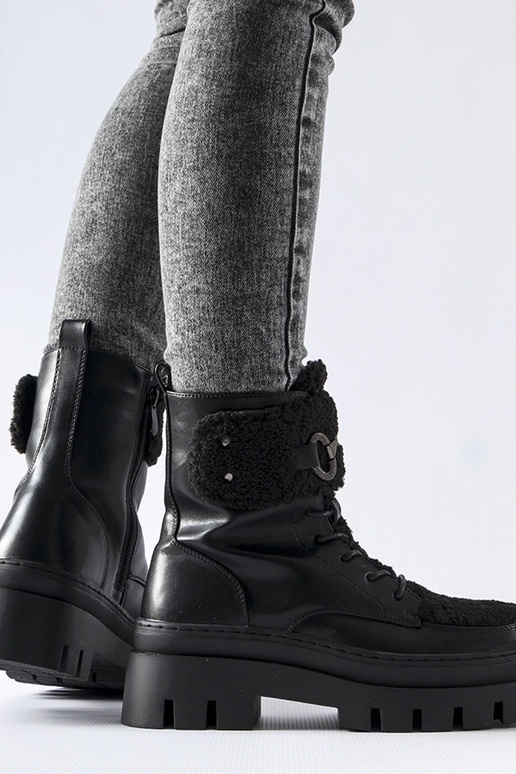 Bottes de travail noires isolées à...