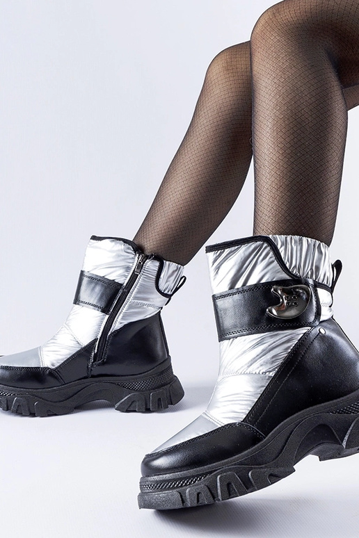 Bottes de neige isolées noires et...