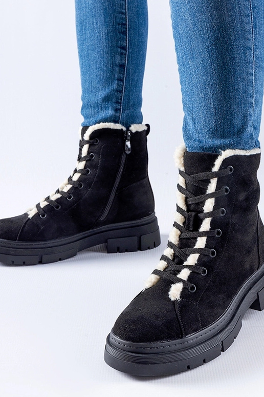 Schwarze isolierte Schuhe aus...