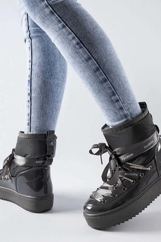 Bottines de neige laquées grises avec... Bottines de neige laquées grises avec...