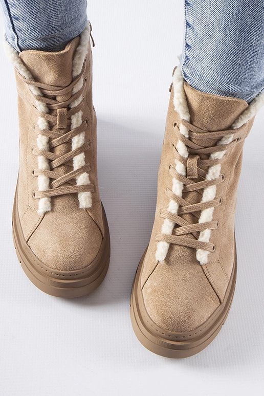 Beige isolierte Schuhe aus...