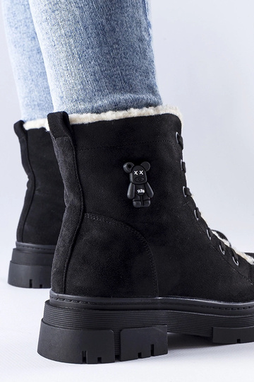 Schwarze isolierte Schuhe... 2