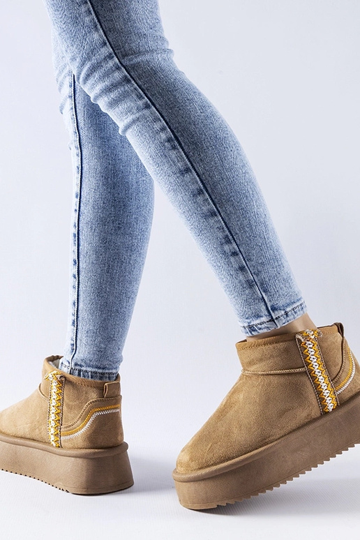 Bottines de neige beiges foncées sur...