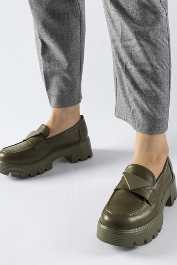 Mocassins verts avec une...