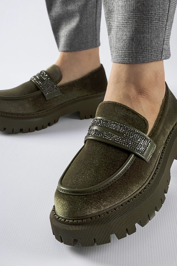 Grüne Loafer mit Zirkonen verziert Longuelo