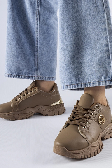 Brune sneakers med massiv...