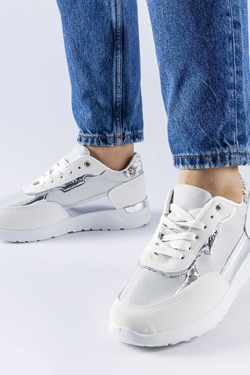 Baskets blanches pailletées...