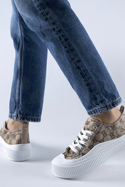 Braune Sneaker verziert mit dem...