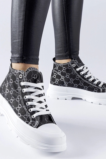 Sorte sneakers dekoreret...