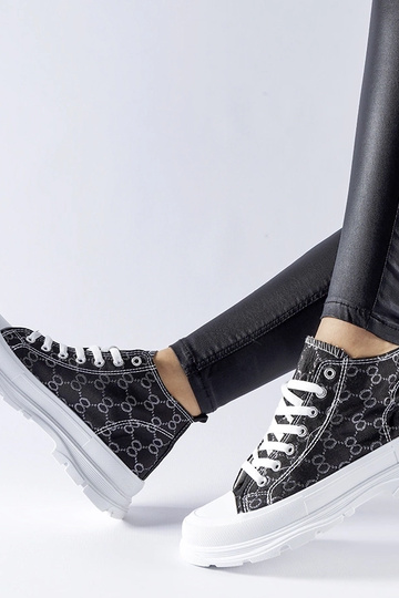 Sorte sneakers dekoreret med Terenzio monogram 2