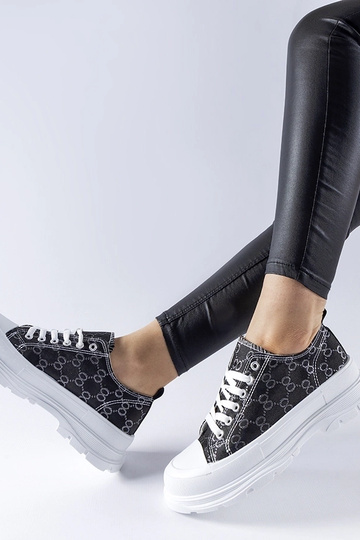 Sorte sneakers dekoreret... 2