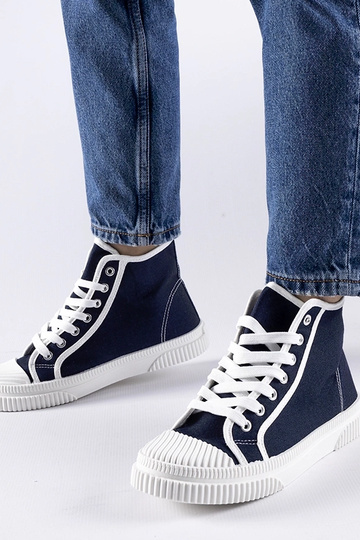 Marineblå høj top sneakers...