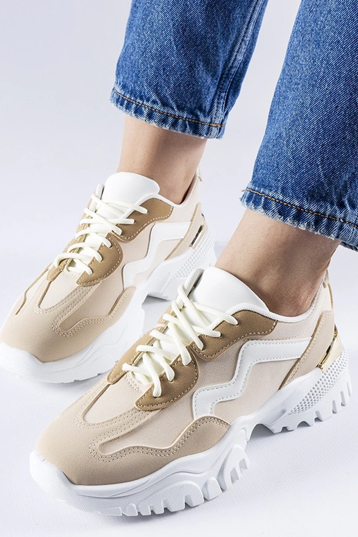 Beige Sneakers mit massiver Sohle... Beige Sneakers mit massiver Sohle...